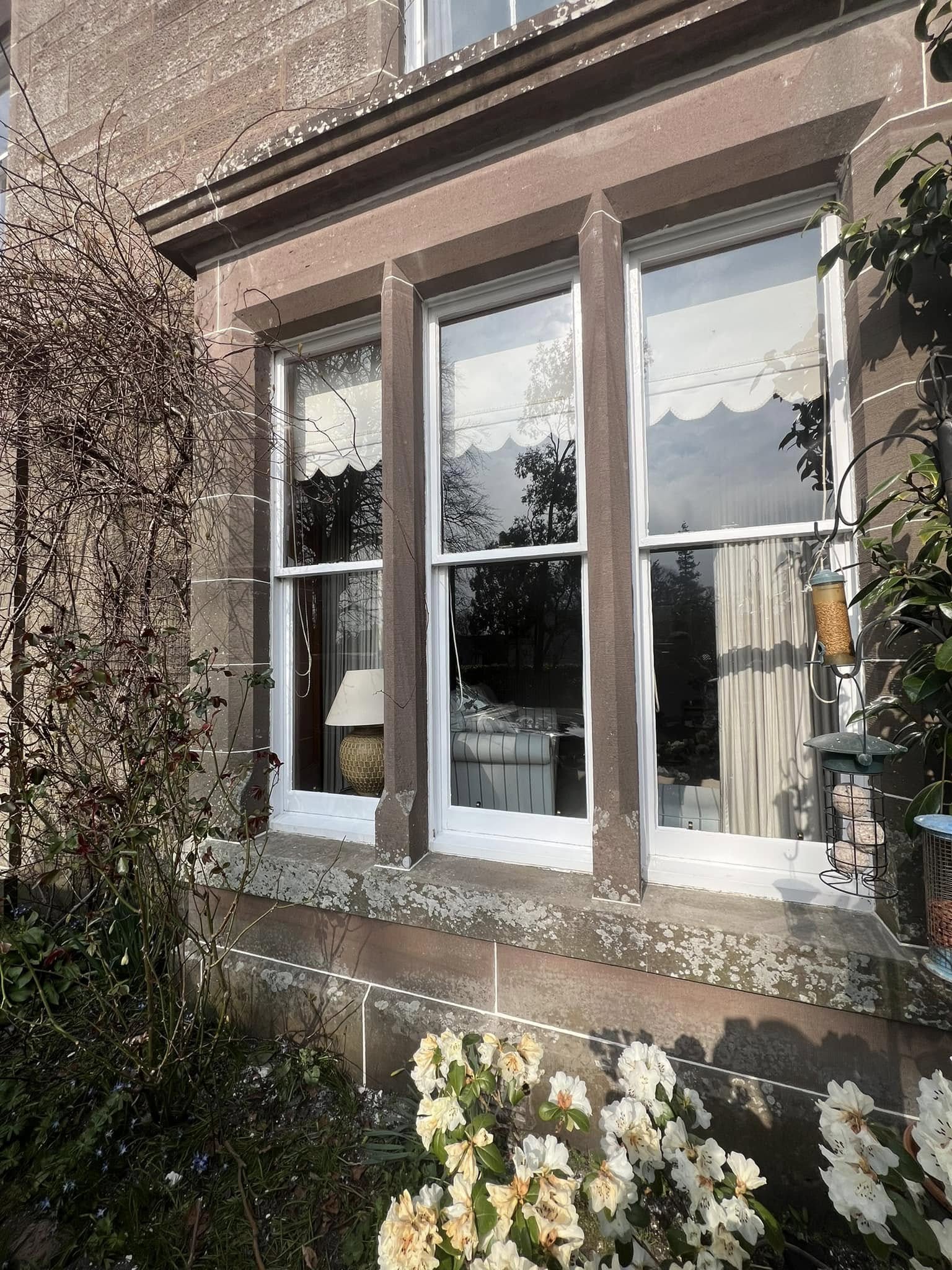Lime point finishing on side window